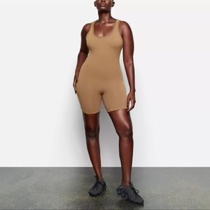 SKIMS mid thigh bodysuit Small